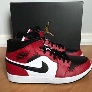 NEW Air Jordan 1 Mid ‘Chicago’ Basketball Shoes